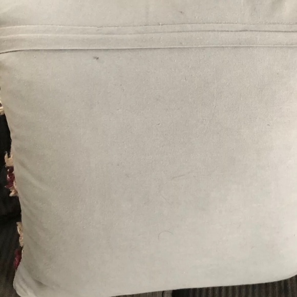 2 Loloi Rugs pillows - P045P0285BRREPIL1 size18x18 - Picture 5 of 10